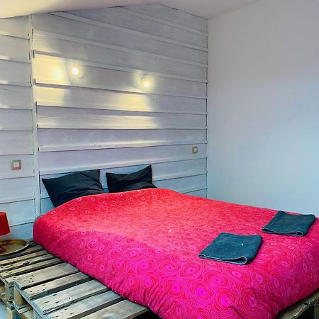 Chambre D'Hotes Dans Les Champs Jeux-Les-Bard エクステリア 写真